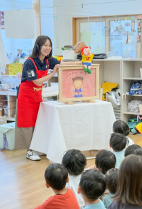 厚木市 おなか元気教室 紙芝居の様子