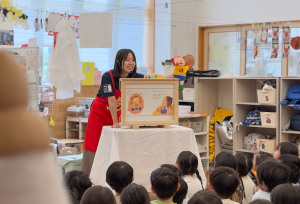 厚木市 おなか元気教室 紙芝居の様子