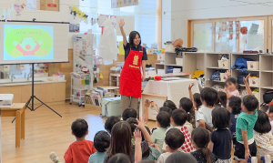 厚木市 おなか元気教室 紙芝居の様子